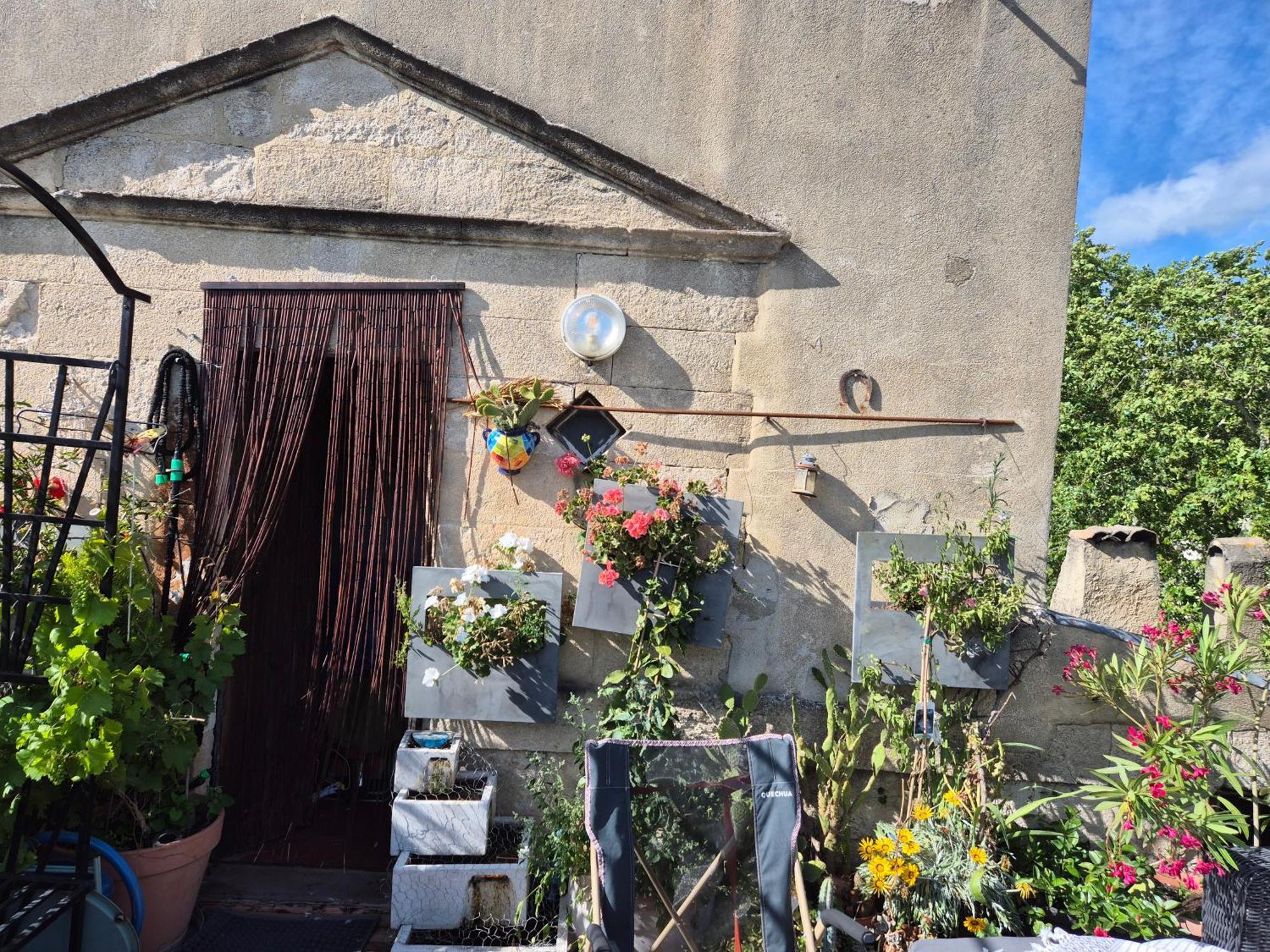 Un Nid Sur Les Toits Face Au Palais Des Papes Apartamento Avinhão Exterior foto